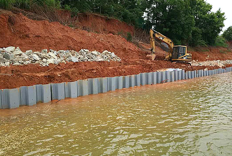 Differences Between PVC and Fiberglass Sheet Piling