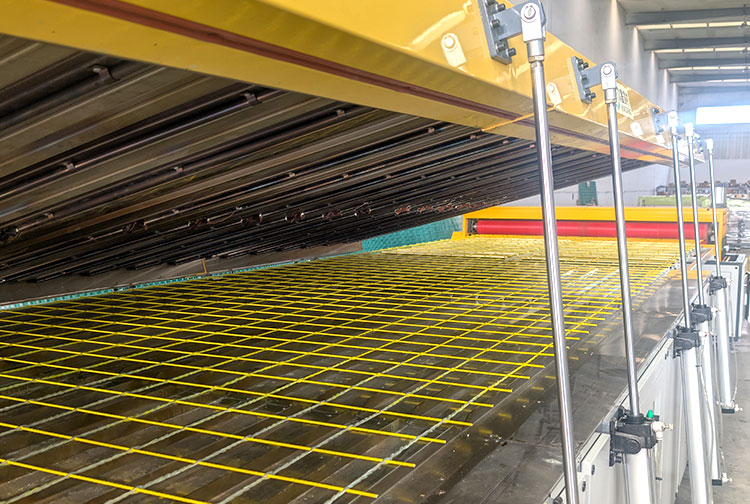 Fiberglass reinforcing mesh machine